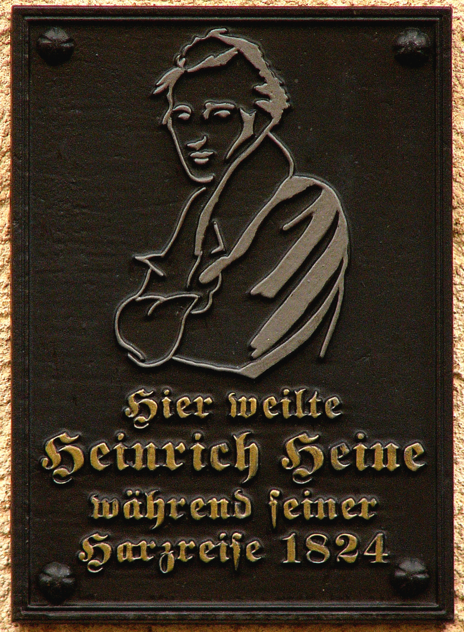 Gedenktafel an Heinrich Heine an der Hauswand Oberstraße 24 in Harzgerode.